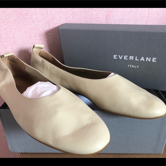 Everlane Shoes - Cream Everlane Day Glove!!